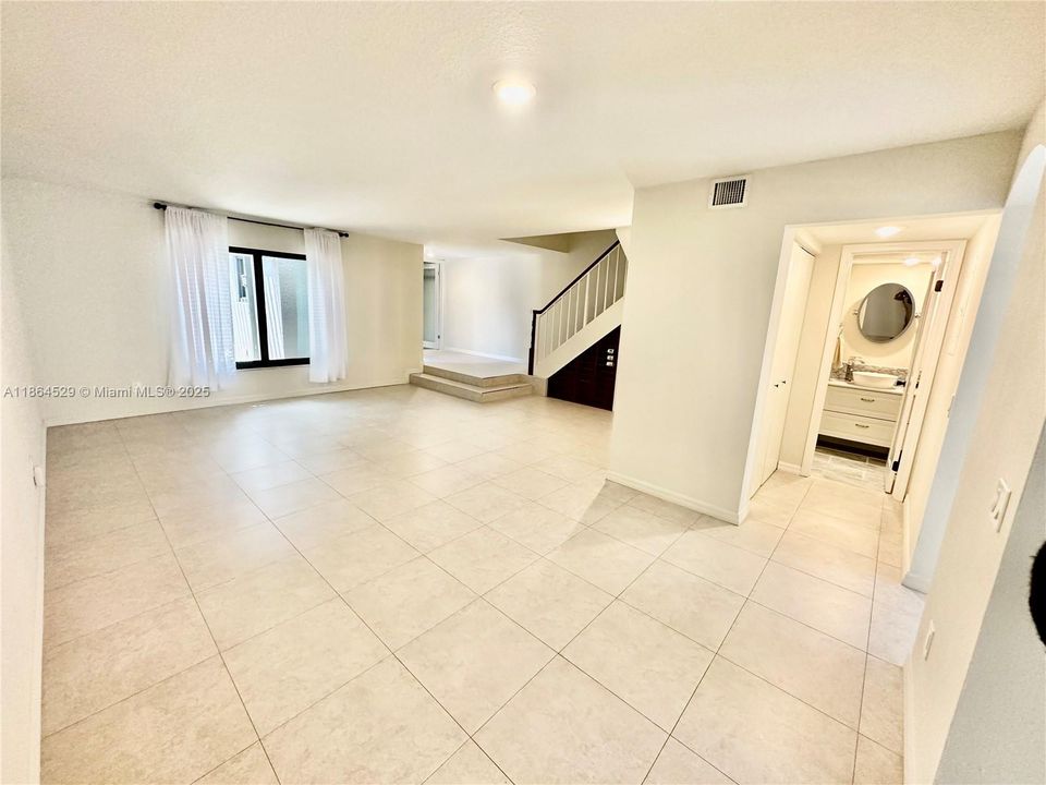 Active With Contract: $514,500 (3 beds, 2 baths, 1712 Square Feet)