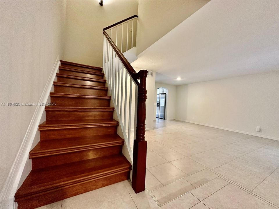 Active With Contract: $514,500 (3 beds, 2 baths, 1712 Square Feet)