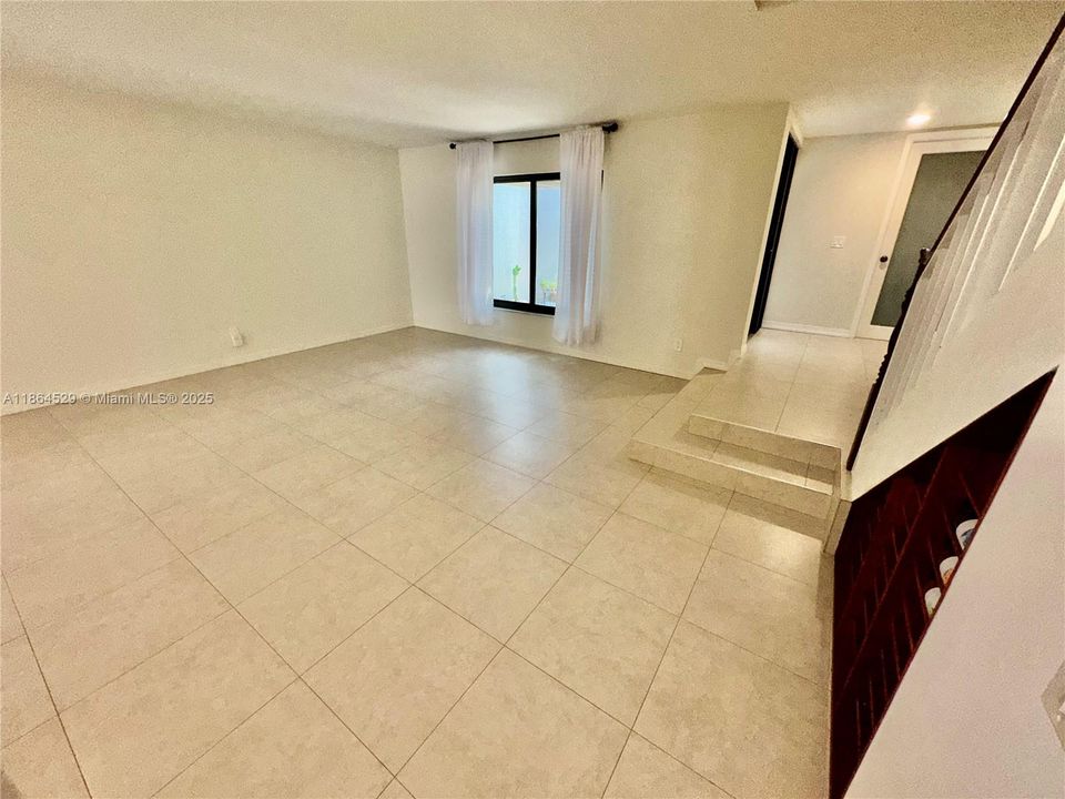 Active With Contract: $514,500 (3 beds, 2 baths, 1712 Square Feet)