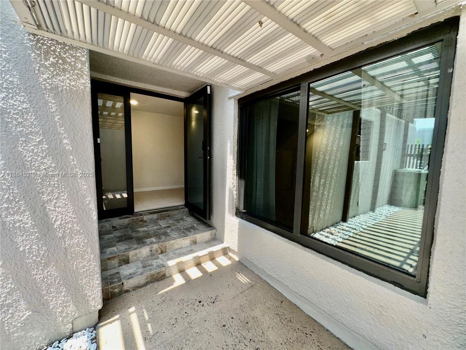 Active With Contract: $514,500 (3 beds, 2 baths, 1712 Square Feet)