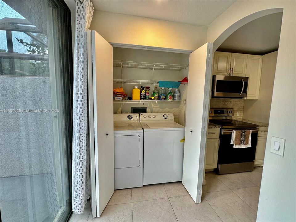 Active With Contract: $514,500 (3 beds, 2 baths, 1712 Square Feet)