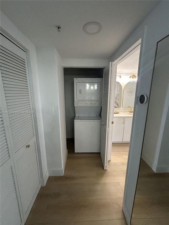 For Sale: $375,000 (1 beds, 1 baths, 720 Square Feet)