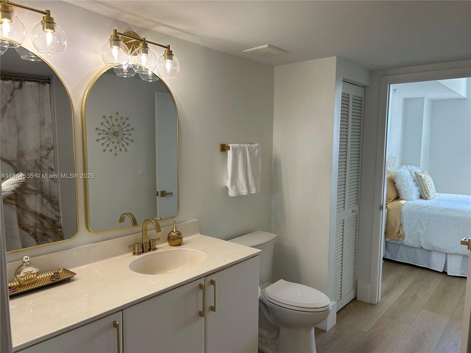 For Sale: $375,000 (1 beds, 1 baths, 720 Square Feet)