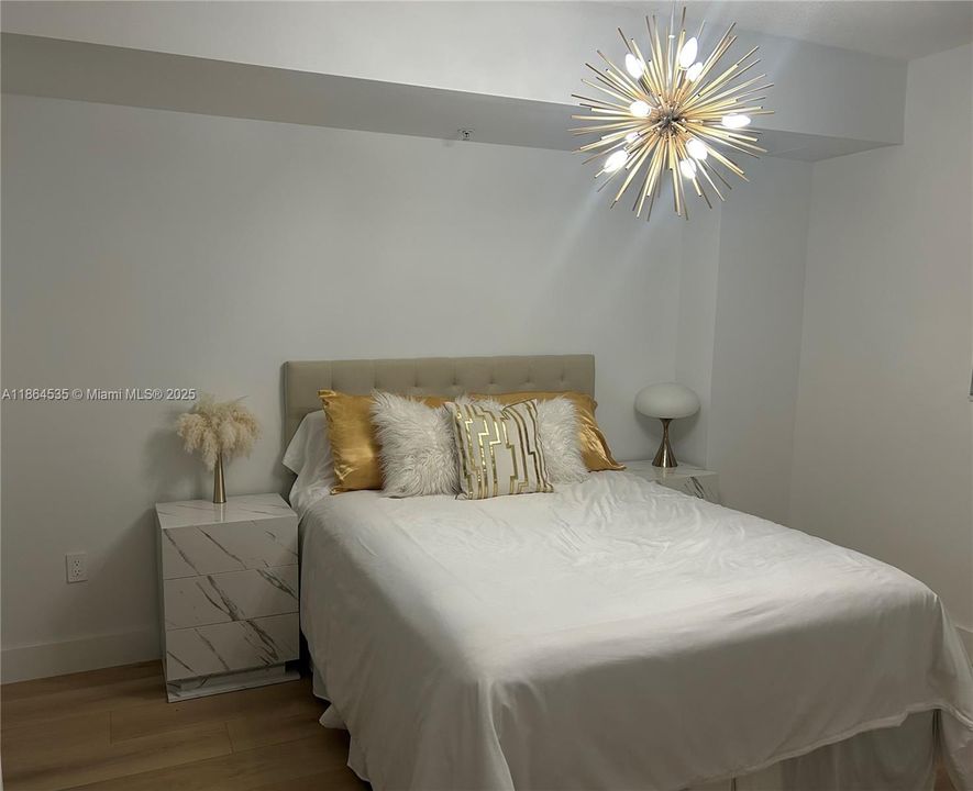 For Sale: $375,000 (1 beds, 1 baths, 720 Square Feet)