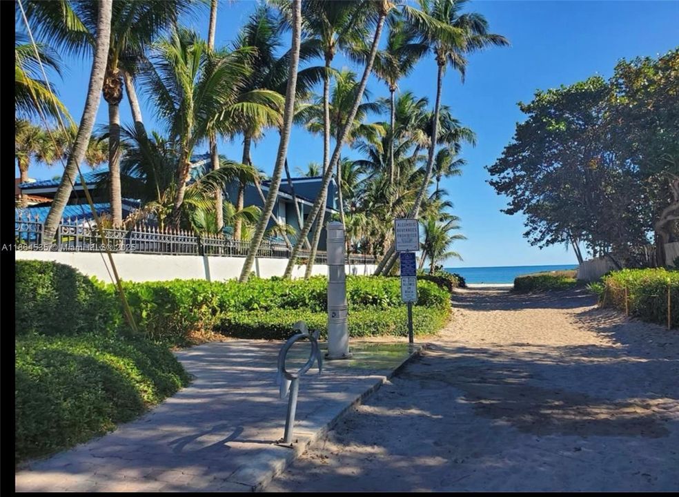 For Sale: $375,000 (1 beds, 1 baths, 720 Square Feet)