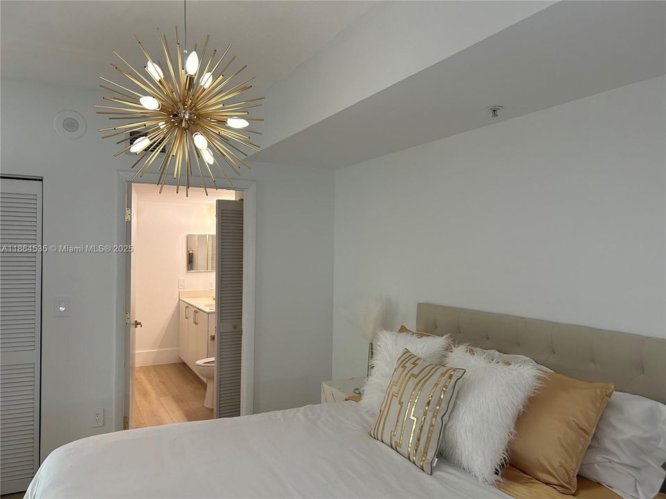 For Sale: $375,000 (1 beds, 1 baths, 720 Square Feet)