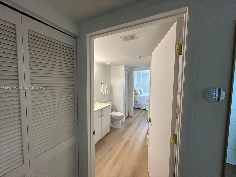 For Sale: $375,000 (1 beds, 1 baths, 720 Square Feet)