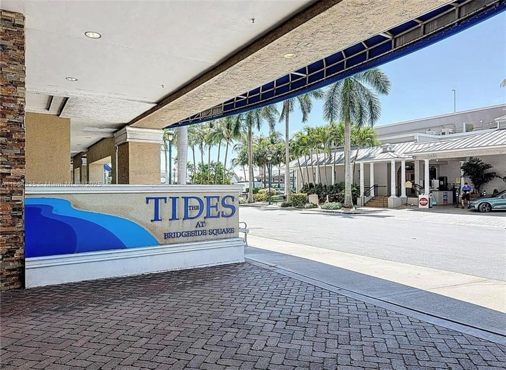 For Sale: $375,000 (1 beds, 1 baths, 720 Square Feet)