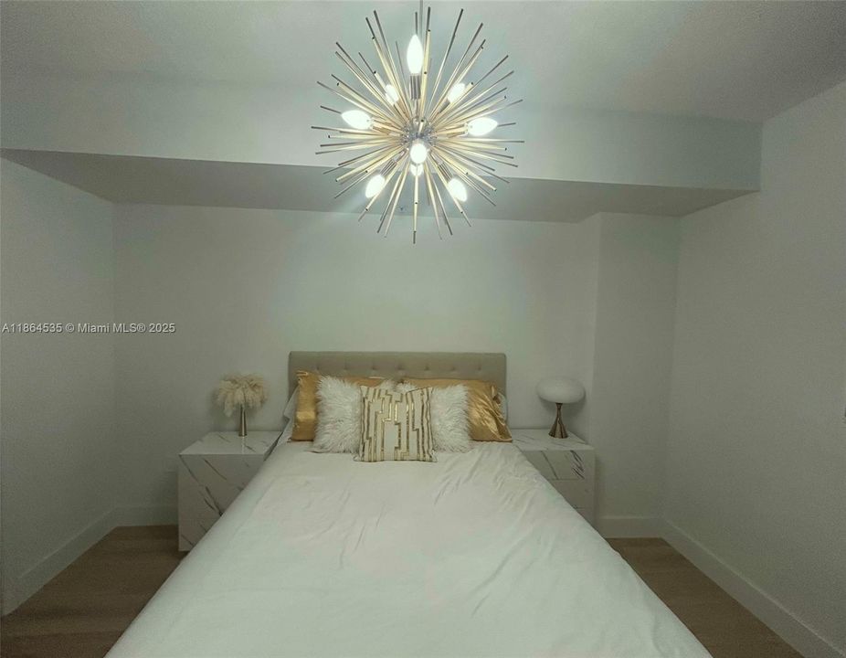 For Sale: $375,000 (1 beds, 1 baths, 720 Square Feet)