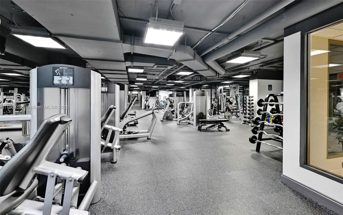 For Sale: $375,000 (1 beds, 1 baths, 720 Square Feet)