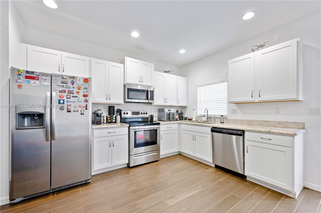Active With Contract: $2,600 (3 beds, 2 baths, 1496 Square Feet)