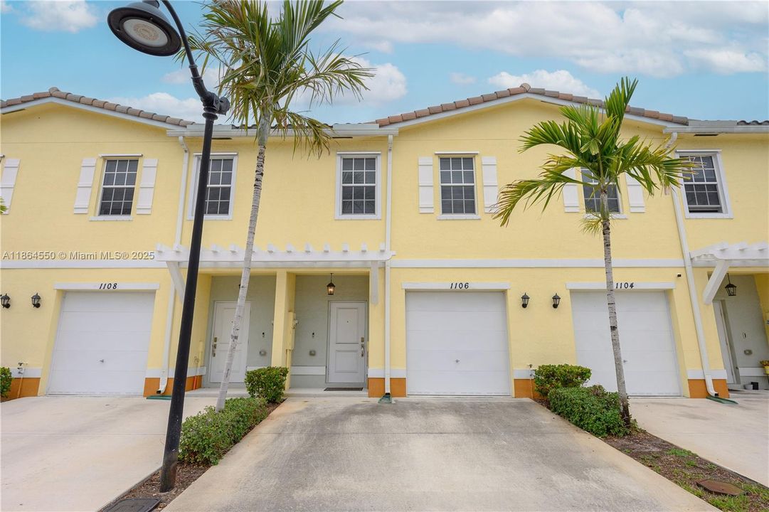 Active With Contract: $2,600 (3 beds, 2 baths, 1496 Square Feet)