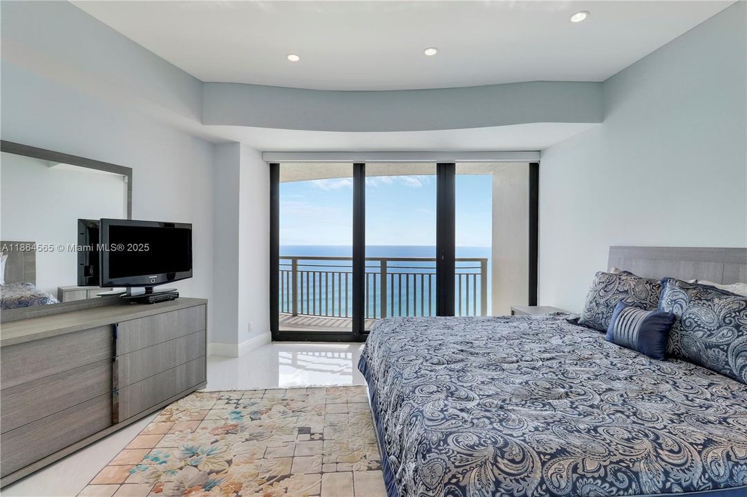 Recently Rented: $11,000 (2 beds, 2 baths, 1445 Square Feet)