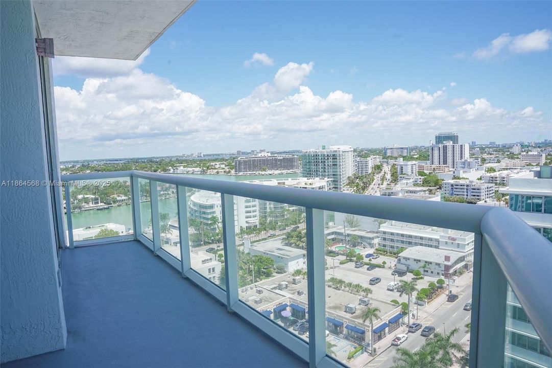 For Sale: $1,625,000 (2 beds, 2 baths, 1128 Square Feet)