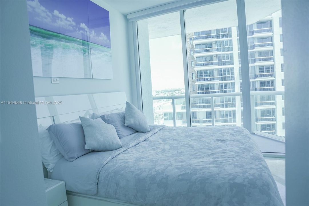 For Sale: $1,625,000 (2 beds, 2 baths, 1128 Square Feet)