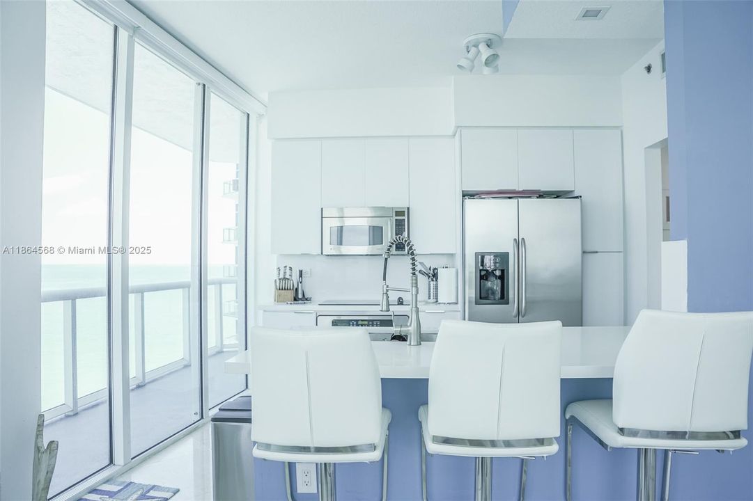 For Sale: $1,625,000 (2 beds, 2 baths, 1128 Square Feet)