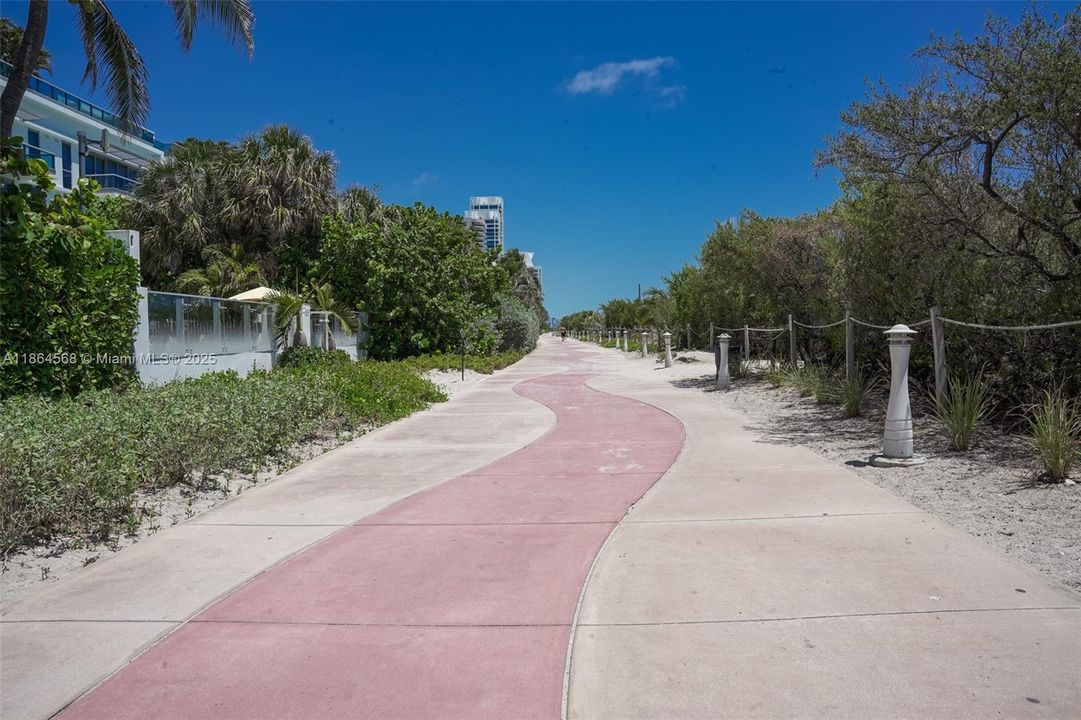 For Sale: $1,625,000 (2 beds, 2 baths, 1128 Square Feet)