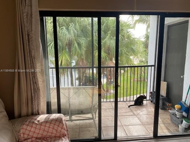 待售: $284,900 (2 贝兹, 2 浴室, 1220 平方英尺)