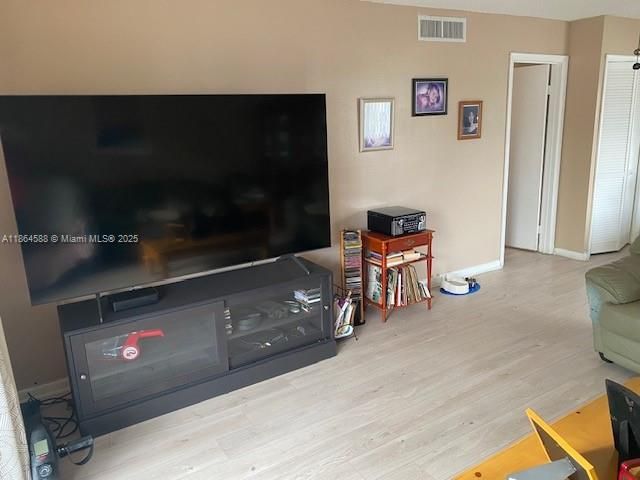 待售: $284,900 (2 贝兹, 2 浴室, 1220 平方英尺)