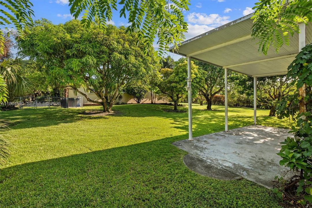 En Venta: $950,000 (4 camas, 3 baños, 1977 Pies cuadrados)