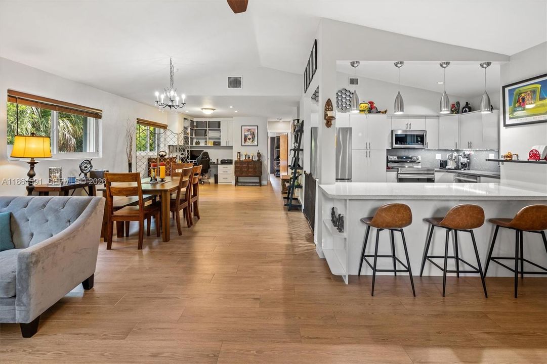 En Venta: $950,000 (4 camas, 3 baños, 1977 Pies cuadrados)