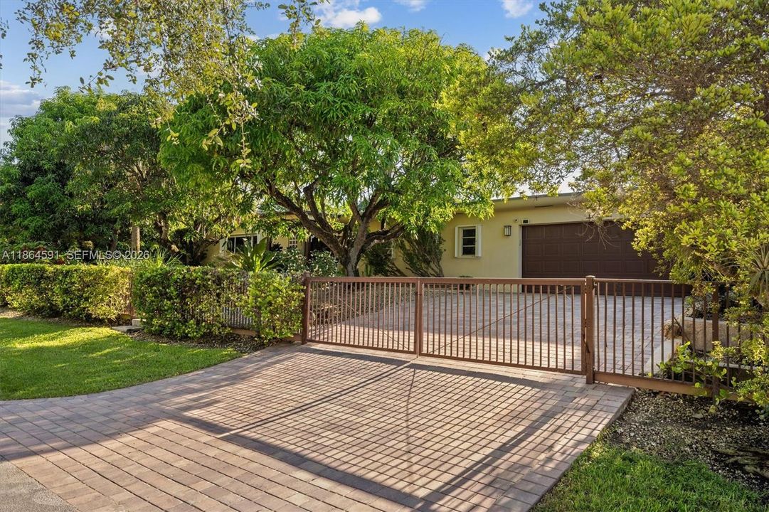 En Venta: $950,000 (4 camas, 3 baños, 1977 Pies cuadrados)