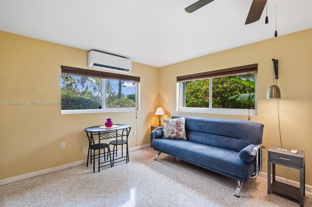 En Venta: $950,000 (4 camas, 3 baños, 1977 Pies cuadrados)