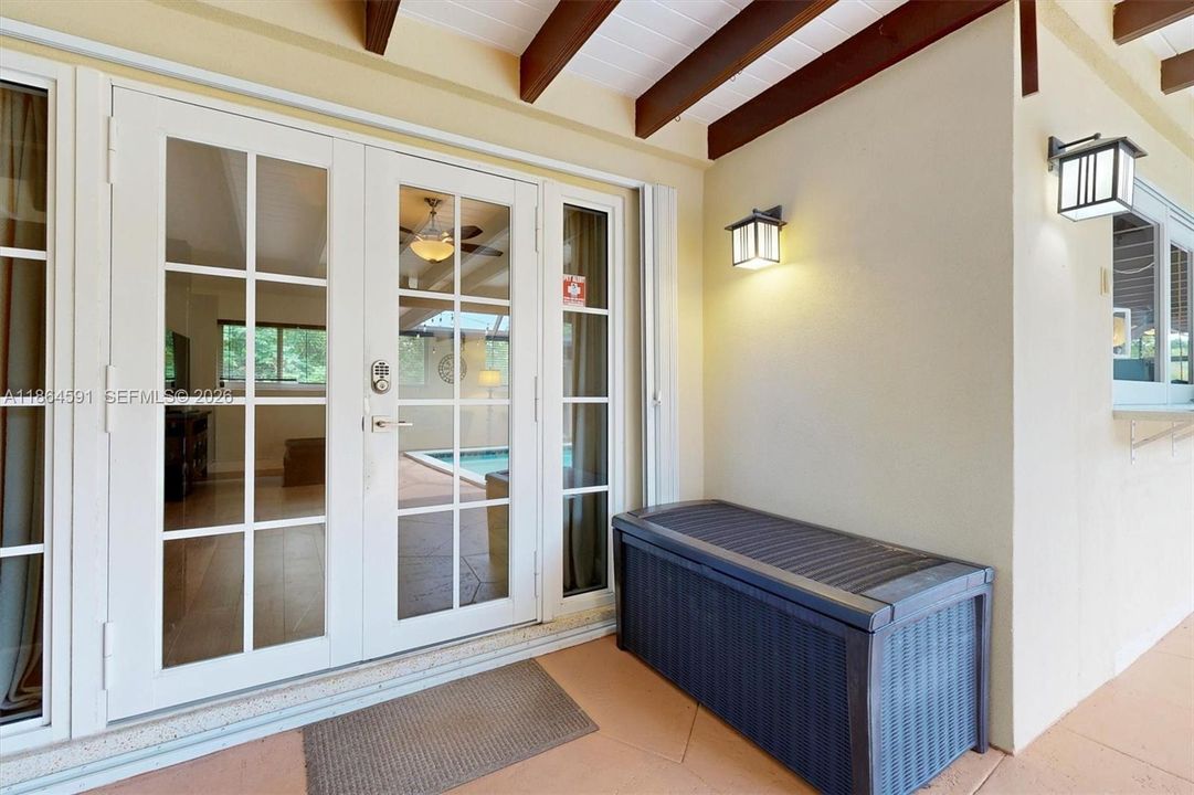 En Venta: $950,000 (4 camas, 3 baños, 1977 Pies cuadrados)