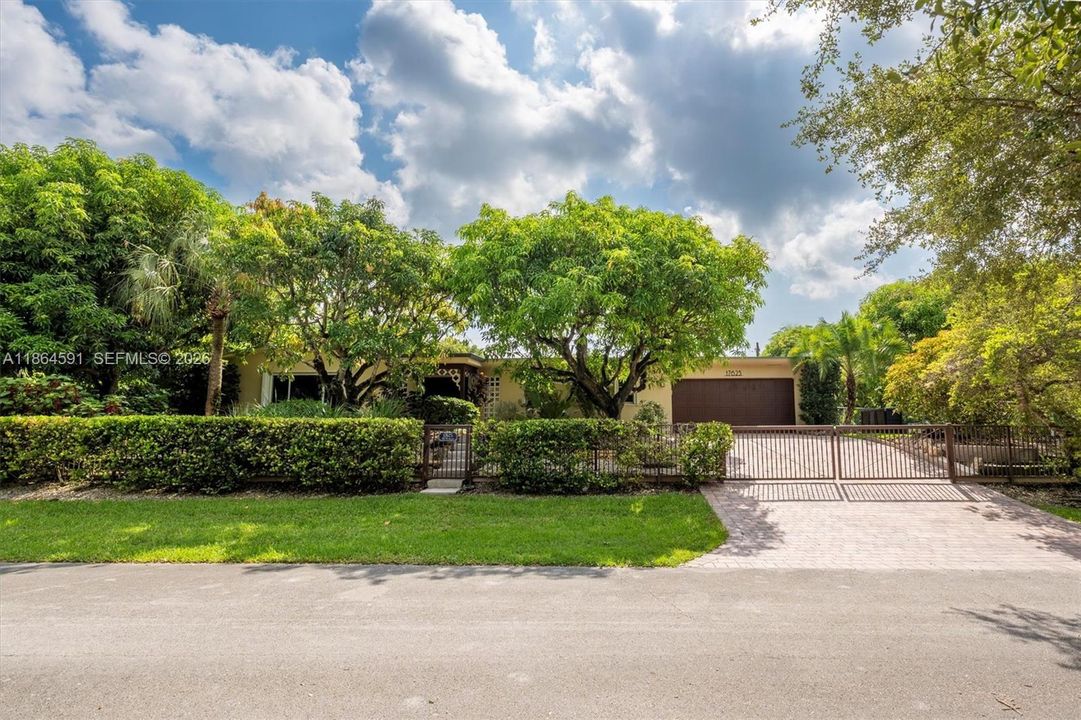 En Venta: $950,000 (4 camas, 3 baños, 1977 Pies cuadrados)