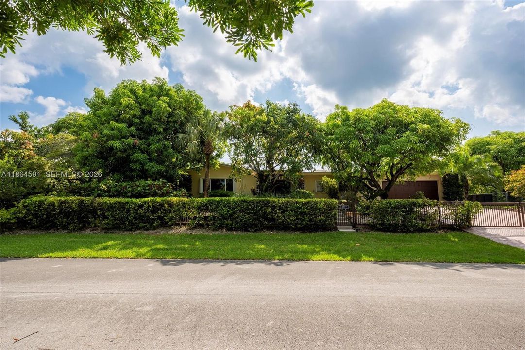 En Venta: $950,000 (4 camas, 3 baños, 1977 Pies cuadrados)
