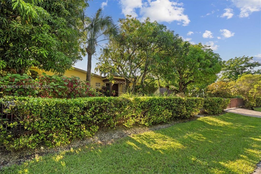 En Venta: $950,000 (4 camas, 3 baños, 1977 Pies cuadrados)