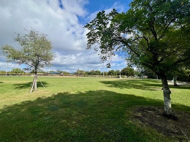 En Venta: $950,000 (4 camas, 3 baños, 1977 Pies cuadrados)