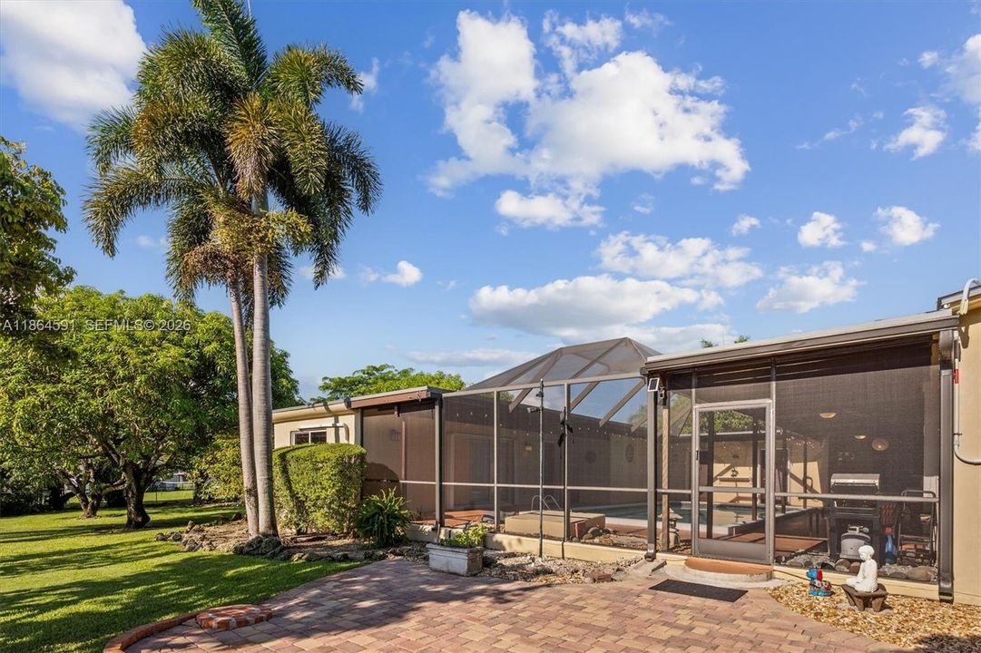 En Venta: $950,000 (4 camas, 3 baños, 1977 Pies cuadrados)