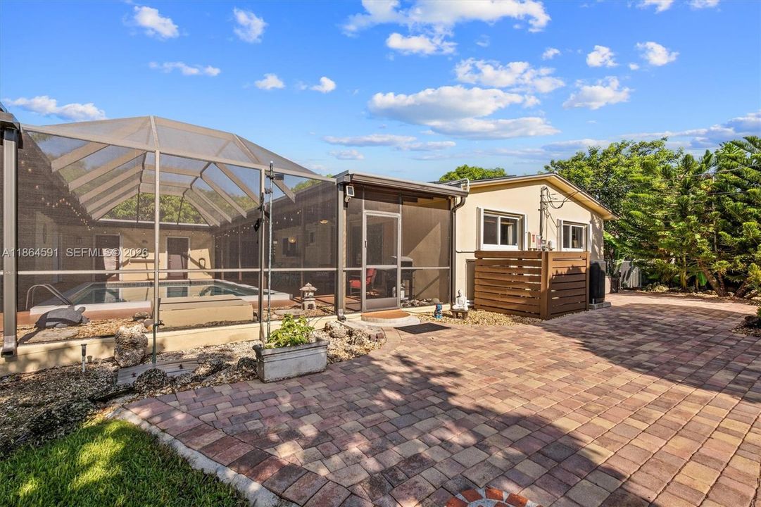 En Venta: $950,000 (4 camas, 3 baños, 1977 Pies cuadrados)