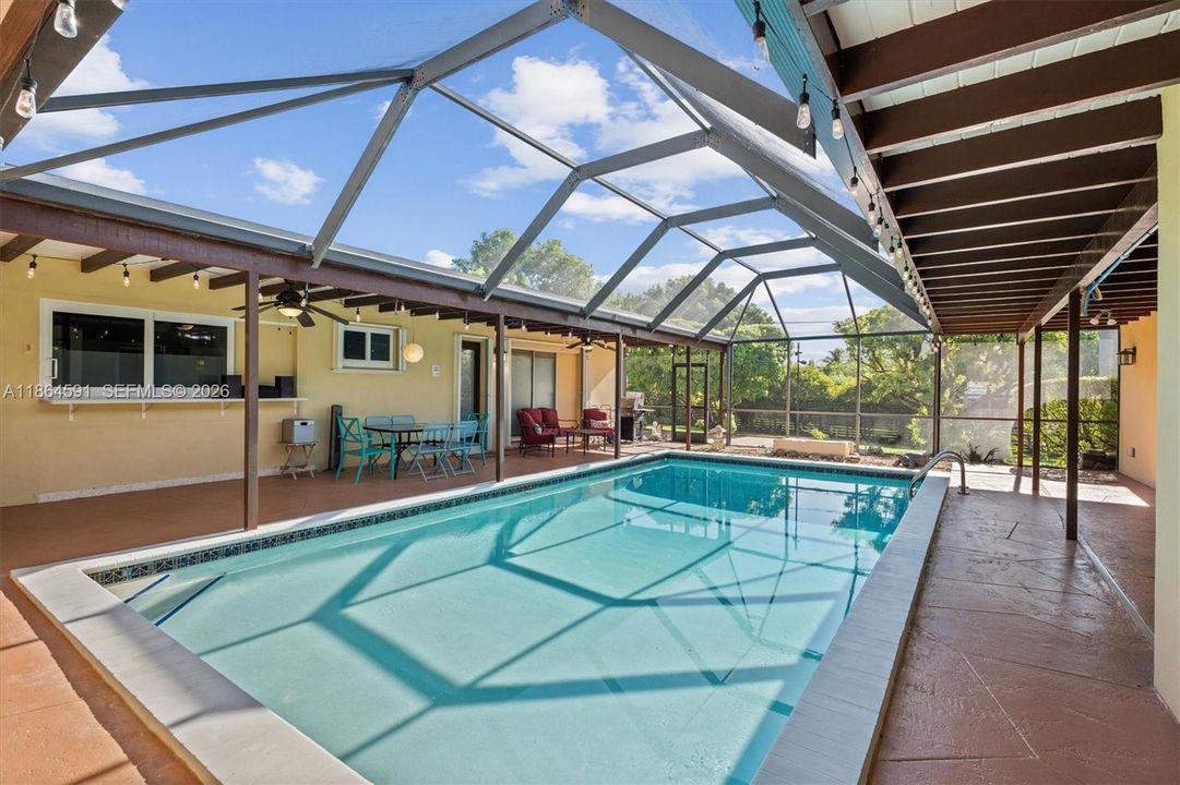 En Venta: $950,000 (4 camas, 3 baños, 1977 Pies cuadrados)