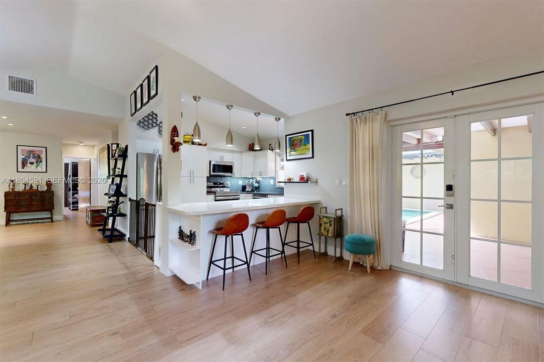 En Venta: $950,000 (4 camas, 3 baños, 1977 Pies cuadrados)