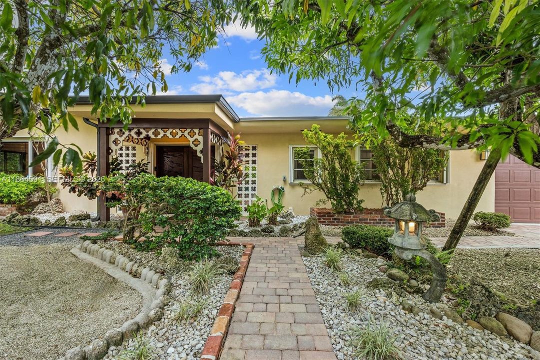 En Venta: $950,000 (4 camas, 3 baños, 1977 Pies cuadrados)