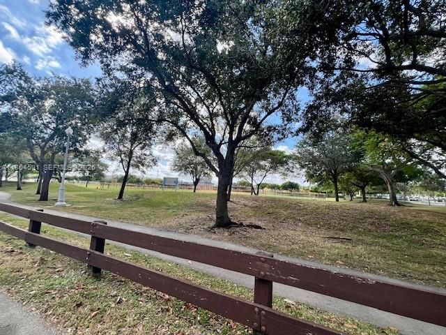 En Venta: $950,000 (4 camas, 3 baños, 1977 Pies cuadrados)