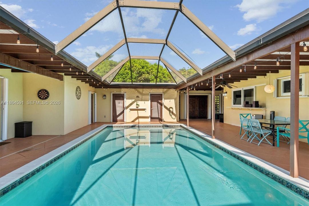 En Venta: $950,000 (4 camas, 3 baños, 1977 Pies cuadrados)