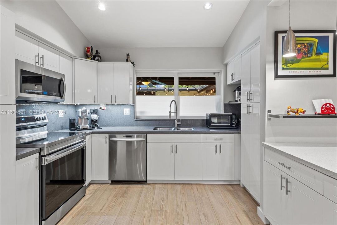 En Venta: $950,000 (4 camas, 3 baños, 1977 Pies cuadrados)