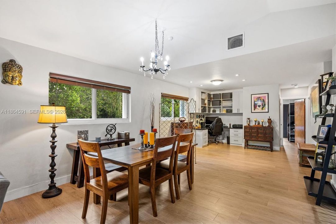 En Venta: $950,000 (4 camas, 3 baños, 1977 Pies cuadrados)