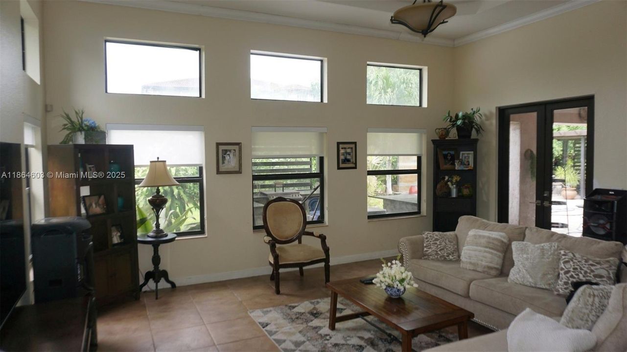 En Venta: $1,235,000 (5 camas, 4 baños, 3384 Pies cuadrados)