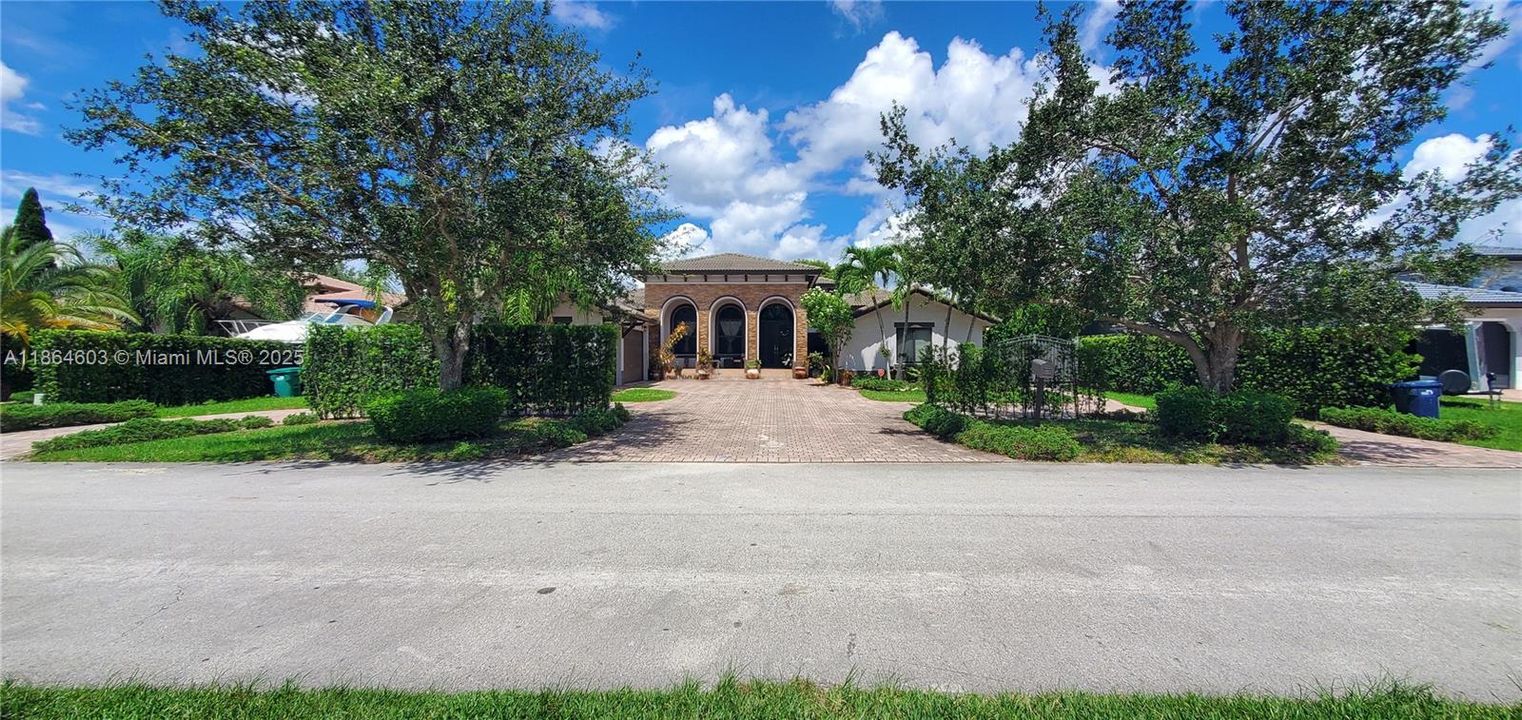 En Venta: $1,235,000 (5 camas, 4 baños, 3384 Pies cuadrados)