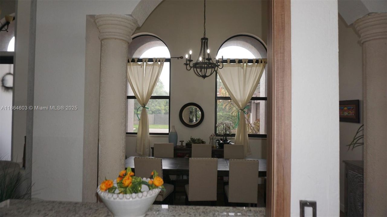 En Venta: $1,235,000 (5 camas, 4 baños, 3384 Pies cuadrados)