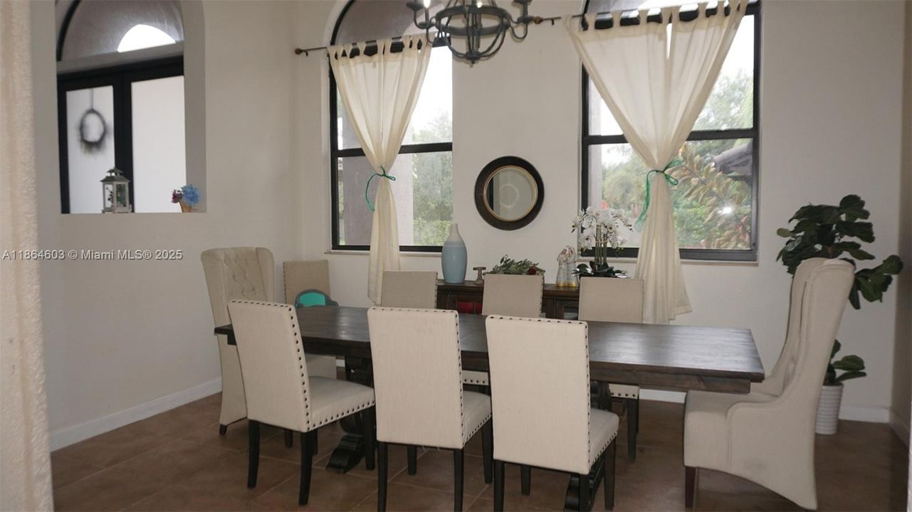 En Venta: $1,235,000 (5 camas, 4 baños, 3384 Pies cuadrados)