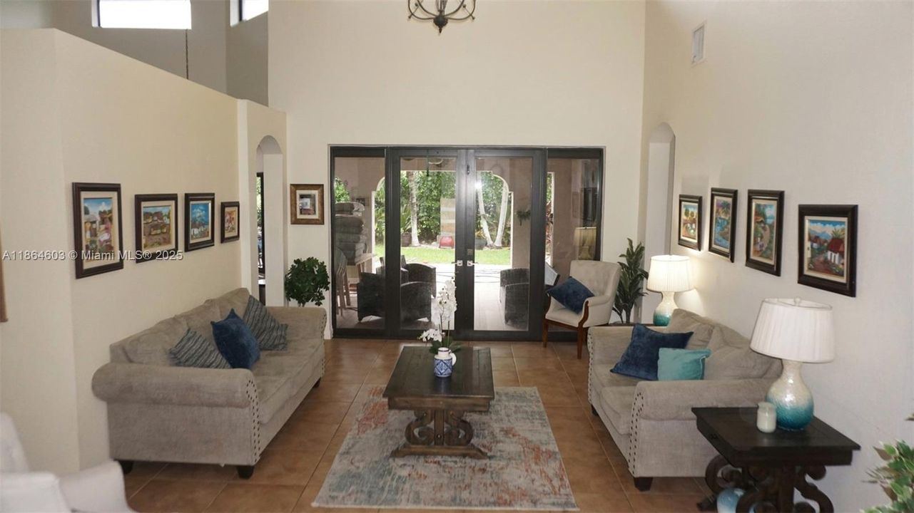 En Venta: $1,235,000 (5 camas, 4 baños, 3384 Pies cuadrados)