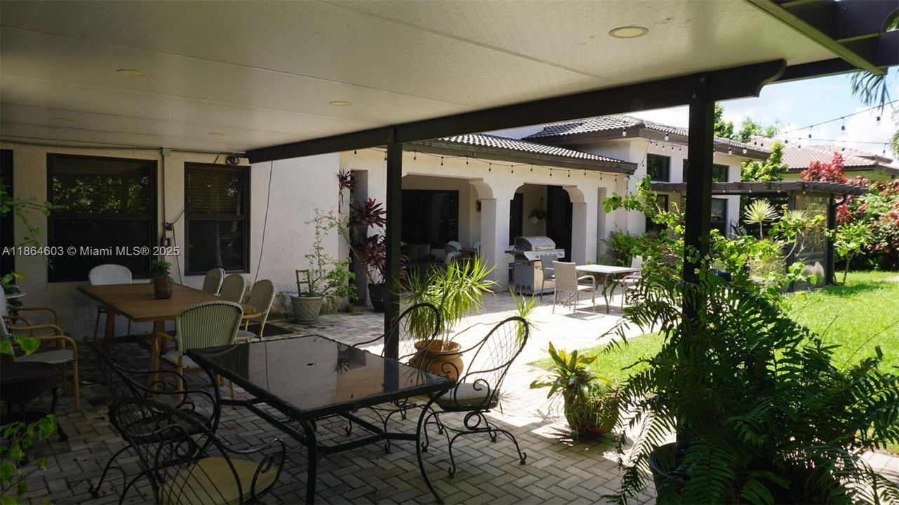 En Venta: $1,235,000 (5 camas, 4 baños, 3384 Pies cuadrados)