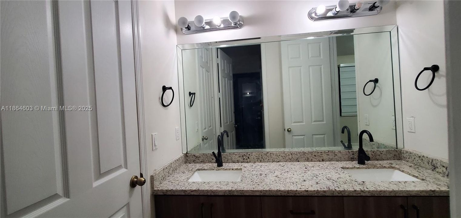 Bathroom #4 shared by room 4 and 5