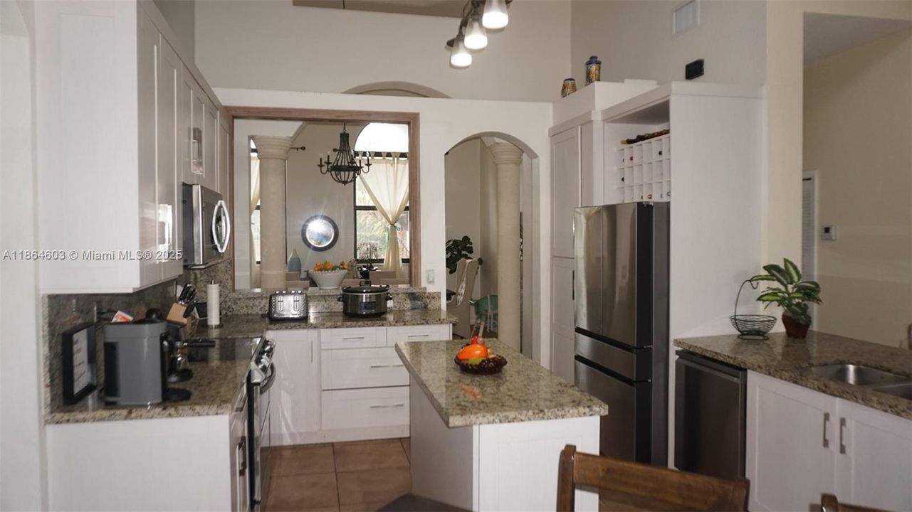 En Venta: $1,235,000 (5 camas, 4 baños, 3384 Pies cuadrados)