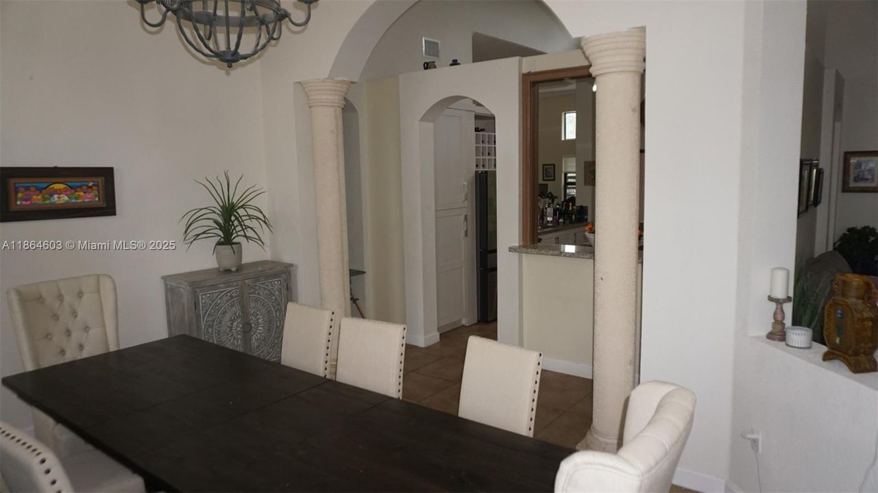 En Venta: $1,235,000 (5 camas, 4 baños, 3384 Pies cuadrados)